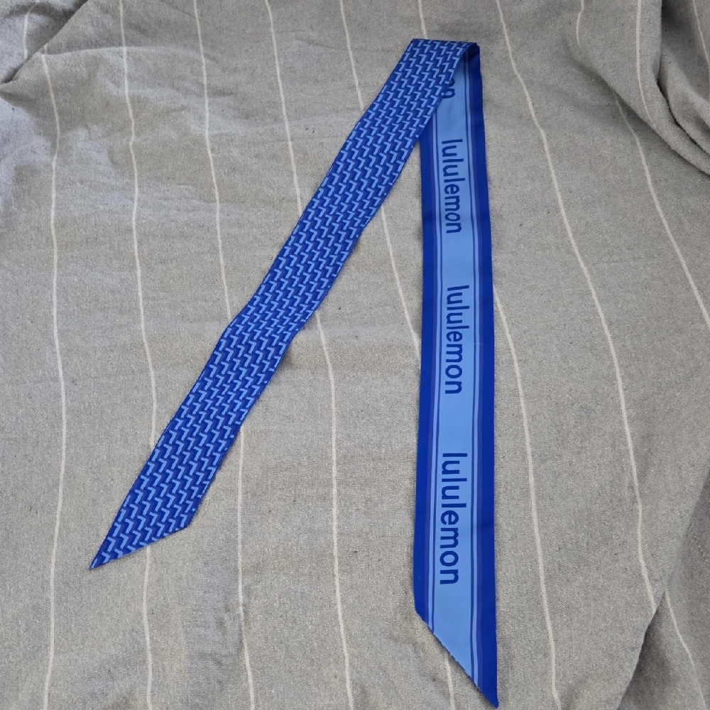 lululemon athletica Men's Blue Narrow Logo Scarf